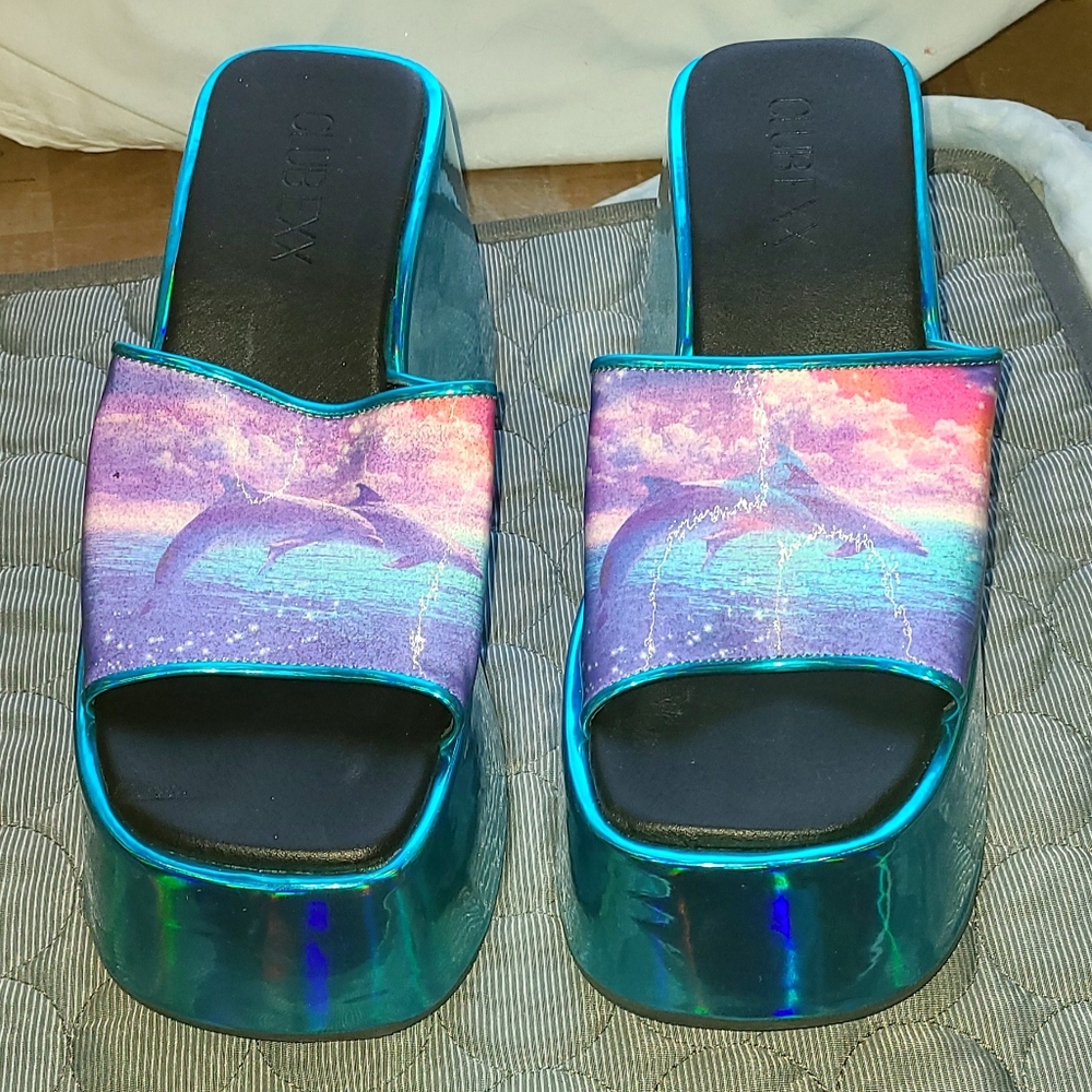 Dolphin Platform slides